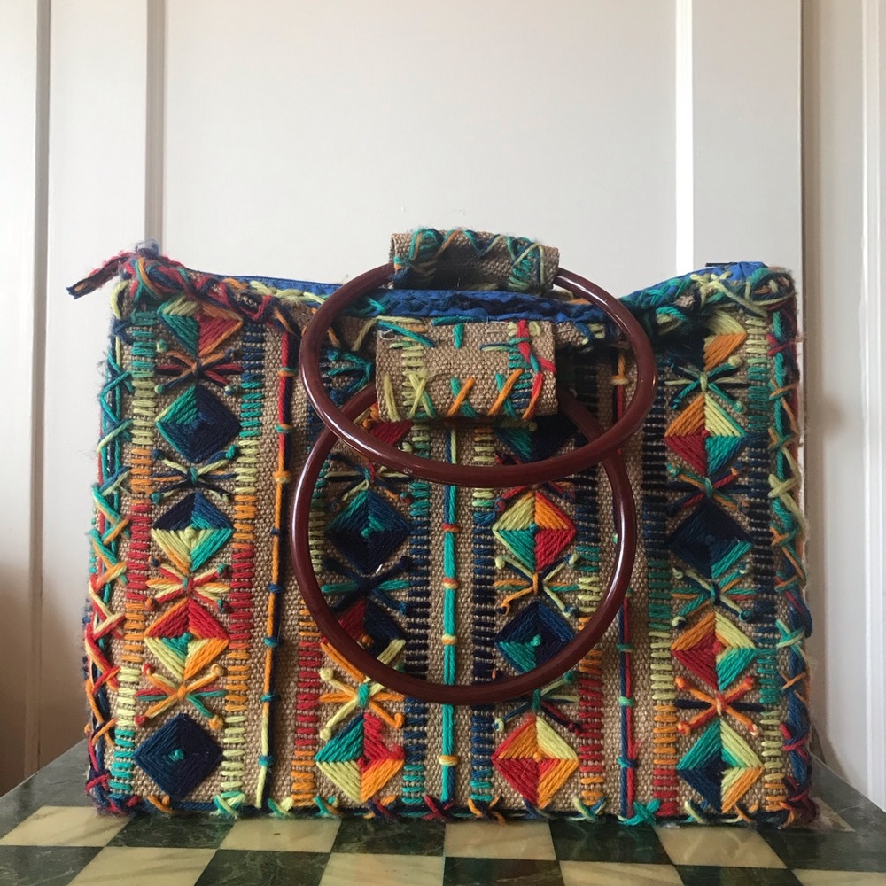 Vintage embroidered hand bag